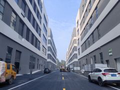 松山湖全新原房东红本标准厂房，单层3500平方，实际面积出租